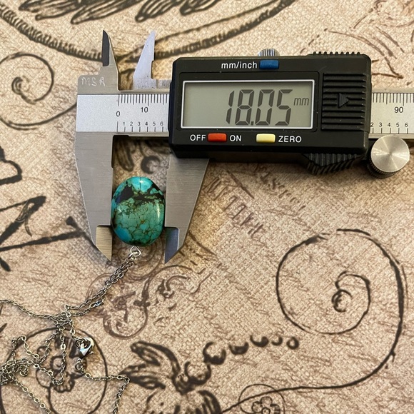 Stabilized genuine turquoise pendant and silver tone chain - Picture 5 of 6
